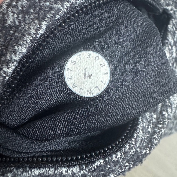 Lululemon Extra Mile 1/2 Zip - Picture 9 of 9